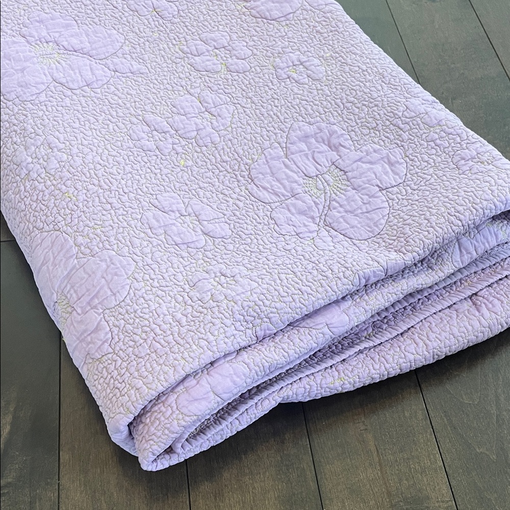 Floral Lavender Quilted Bedspread - Picture 6 of 8